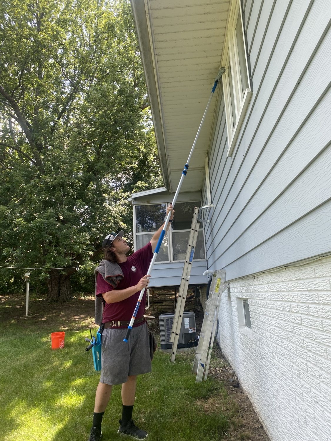 Exterior window cleaning with an extension pole